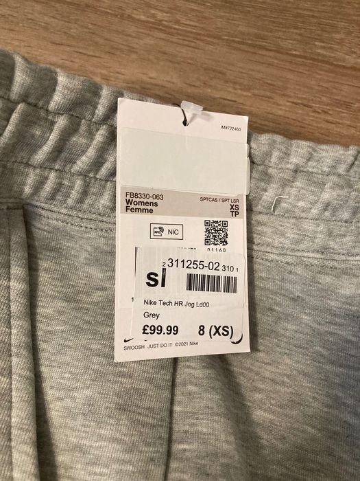 НОВО ОРИГИНАЛНО дамско долнище Nike