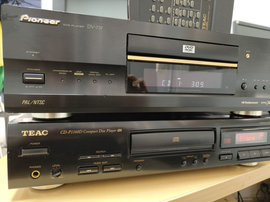 CD player TEAC CD-P1160D și CD DVD player Pioneer DV 737
CD player TEAC CD-P1160D
CD player TEAC CD-P1160D