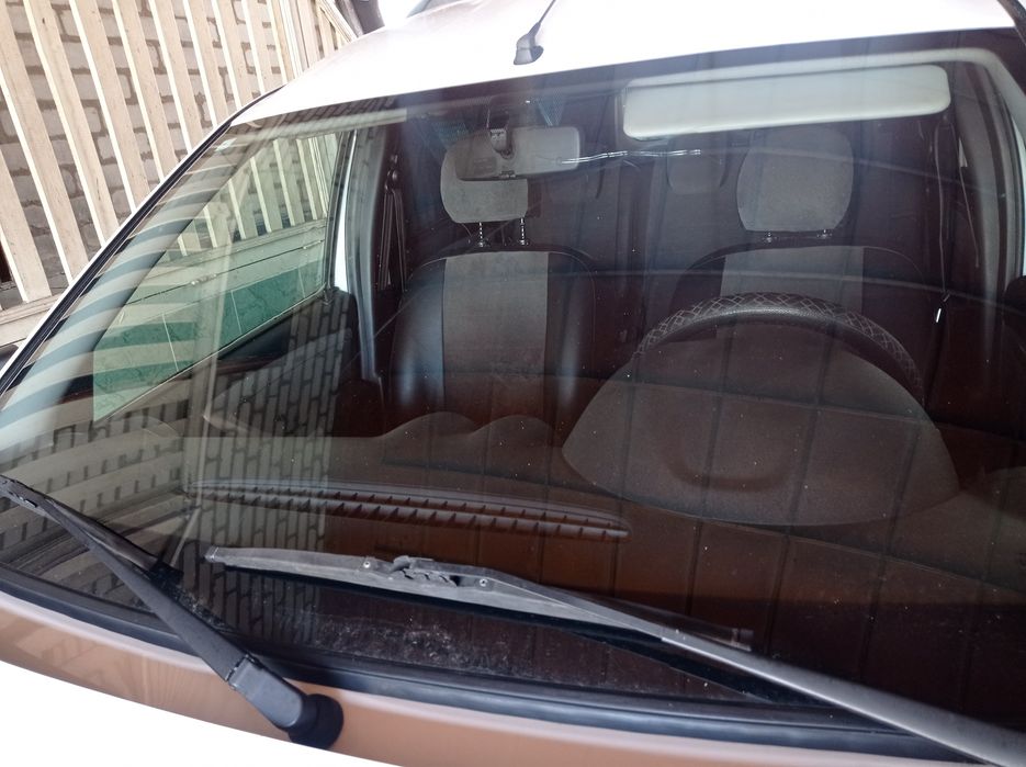 Машина Largus Cross белый