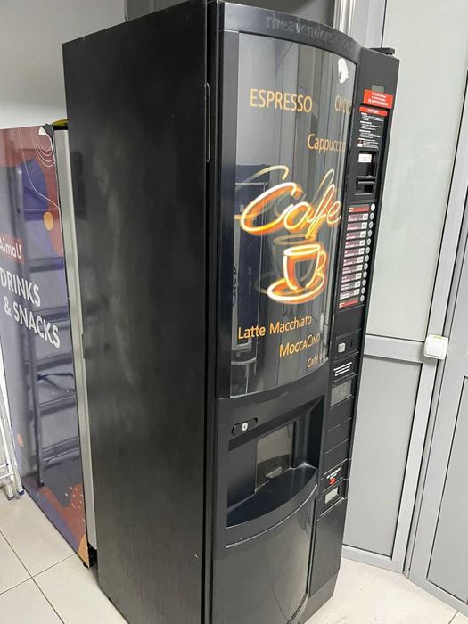 Аппарат для продажи напитков и снэков