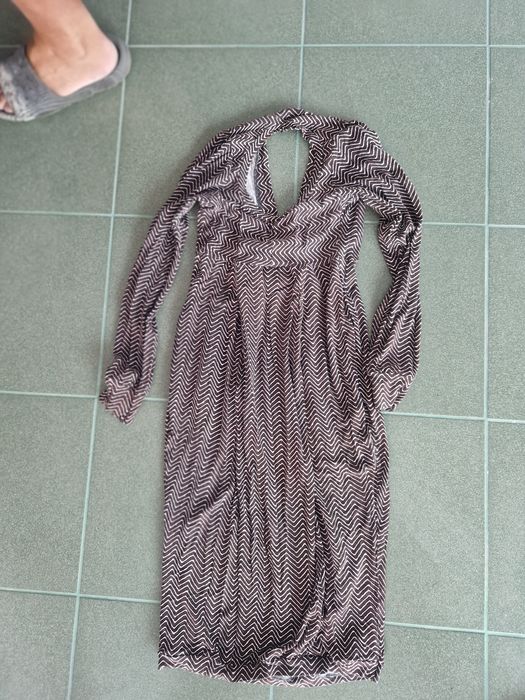 Дамска рокля с дълъг ръкав и лесо гол глъб