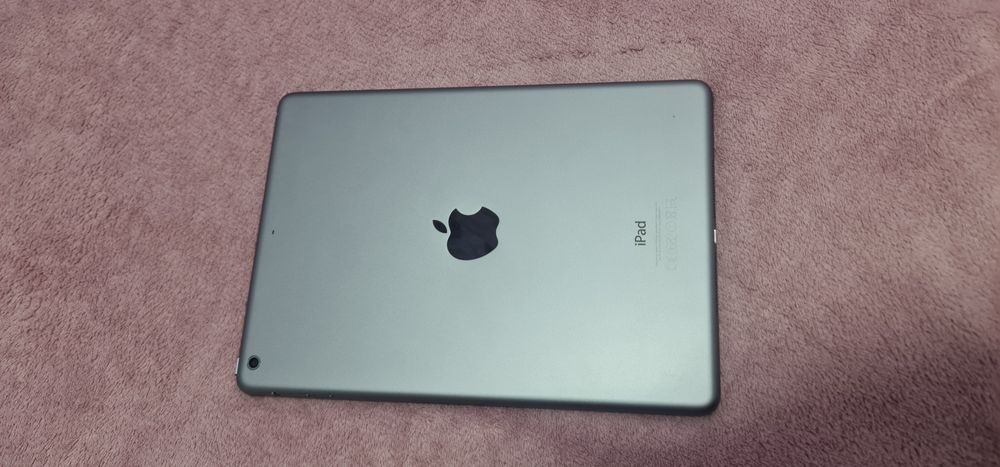 Vand sau schimb cu telefon, iPad Air a1474 32gb, 10/10 funcțional și e