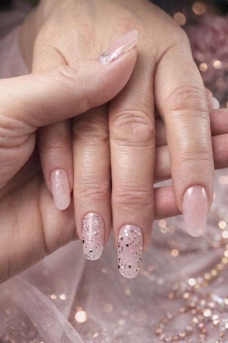 Чистый маникюр, укрепление и наращивание