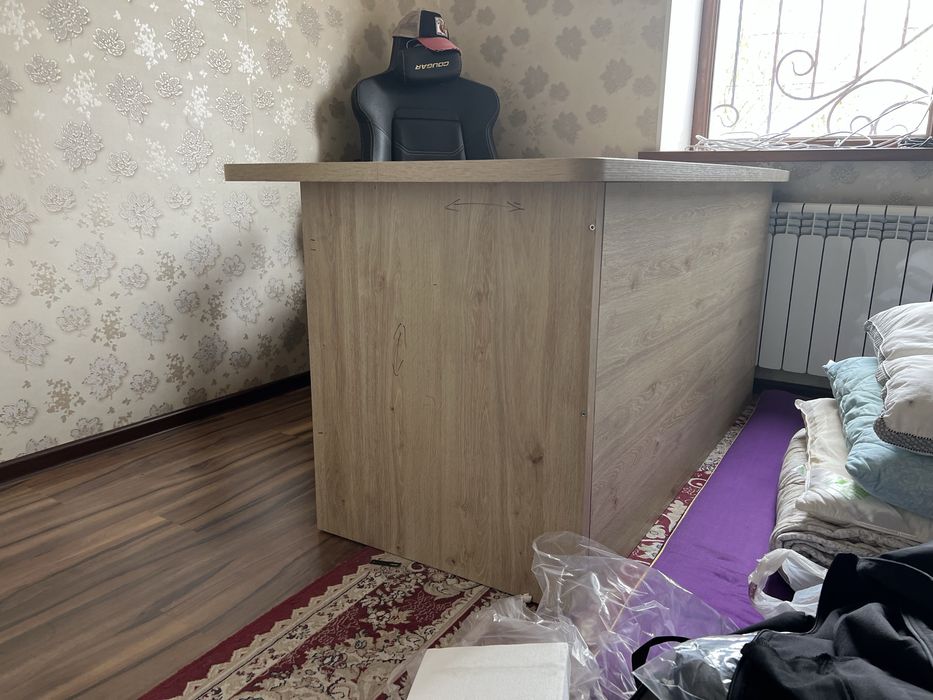 Стол для работы,