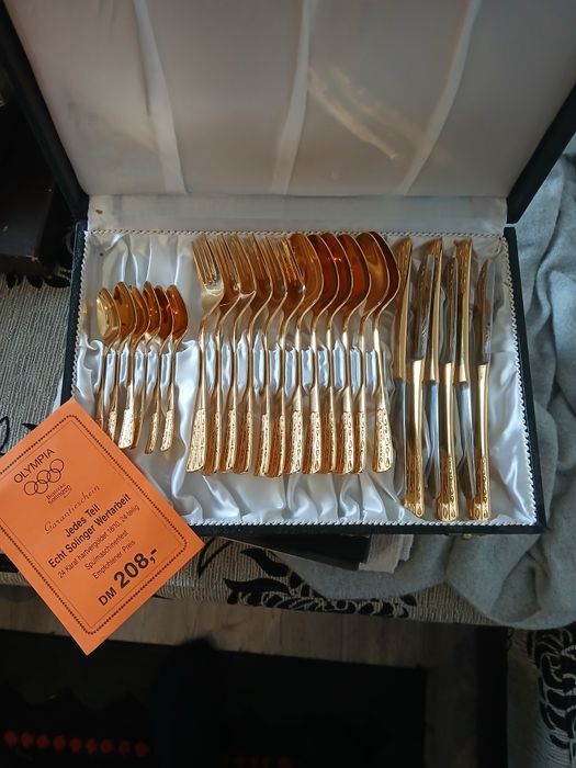 Set tacamuri aurite