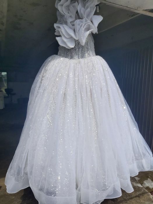 Vand Rochie de mireasa model deosebitit