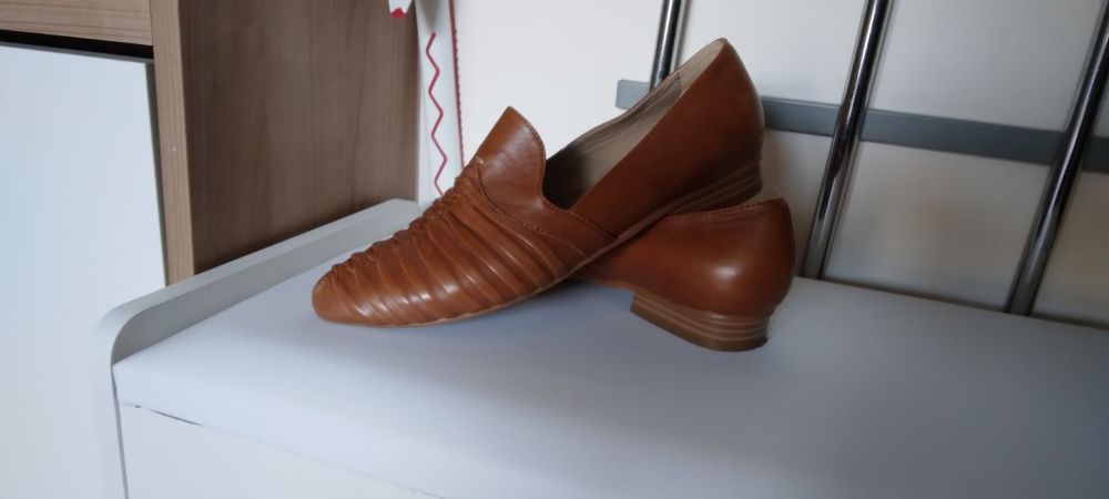 Дамски кожени обувки