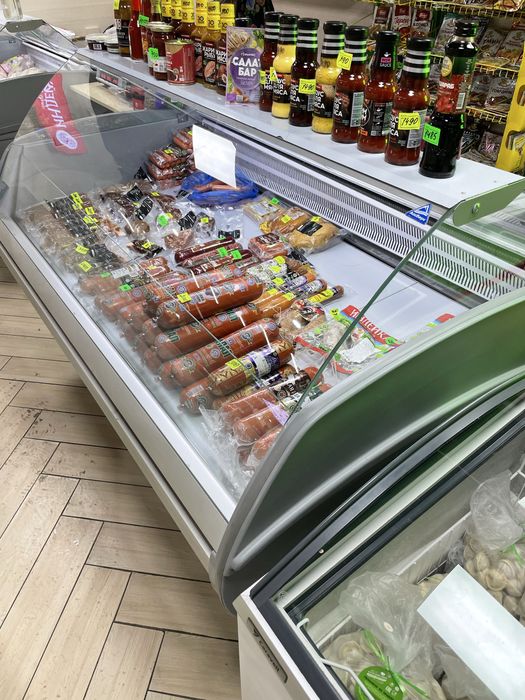 Продам холодильную витрина