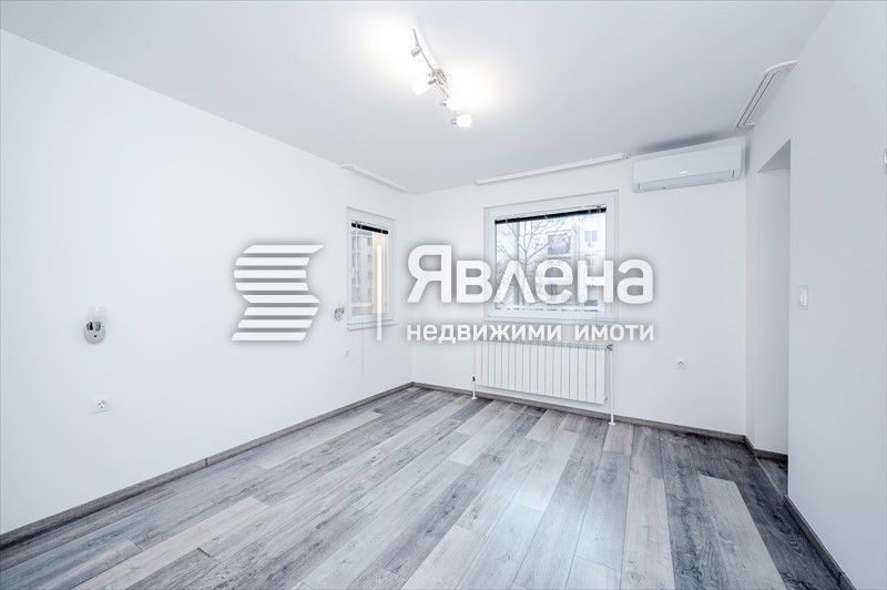 Луксозен, необзаведен !