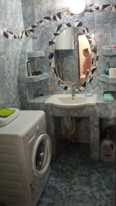 Închiriez 2 camere baie bucătărie hol mobilat