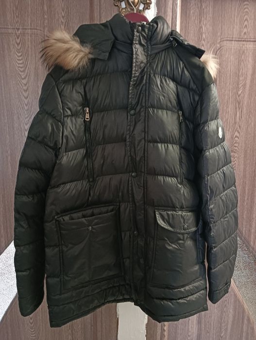 Geaca Moncler urgent