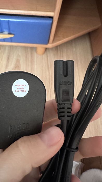 Зарядно за теотинетка (английско)