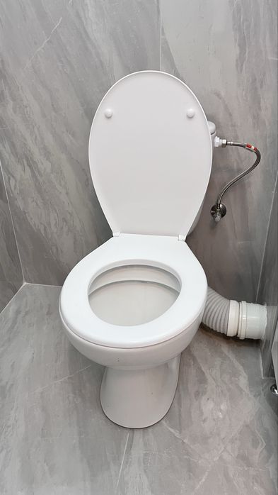 Vând WC nou complet!