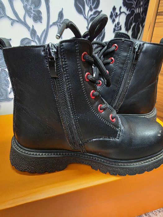 Продаю  демисезонные ботинки на девочку