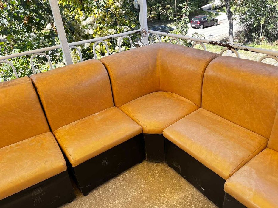 Мебели за обзавеждане на кафене