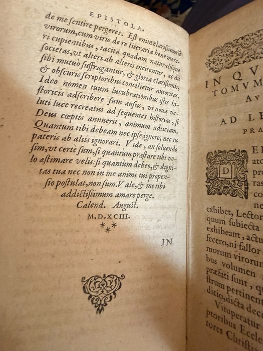 Volumul VIII din Istoria Augustae, Lyon, 1593, copertǎ pergament, cu dedicație