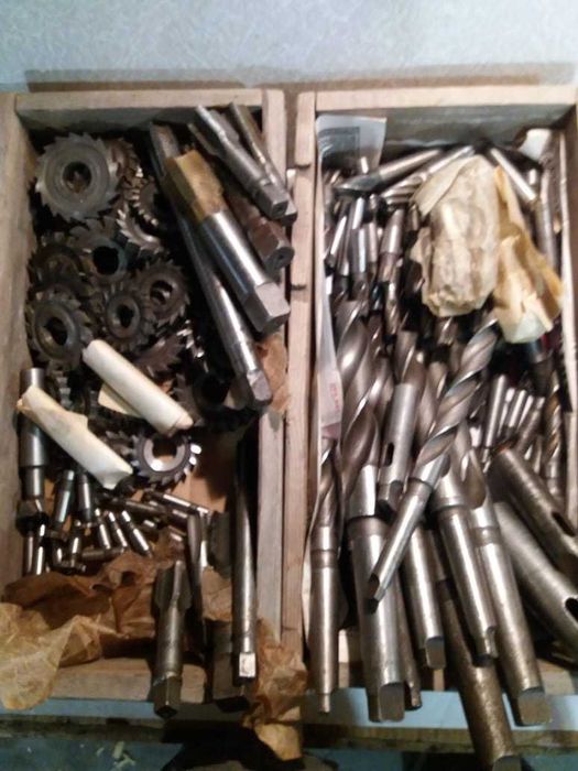 метчики плашки свёрла от М2доМ46 шаг резьбы 0,5-4 фрезы штангенциркули