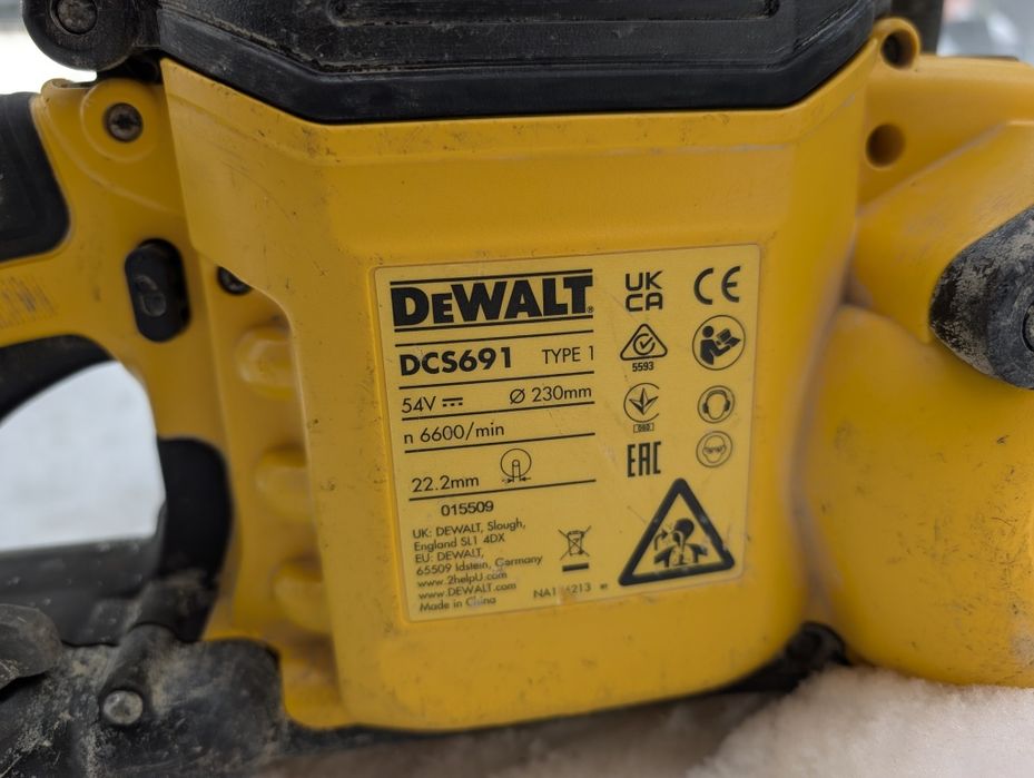Drujbă beton Dewalt dcs691