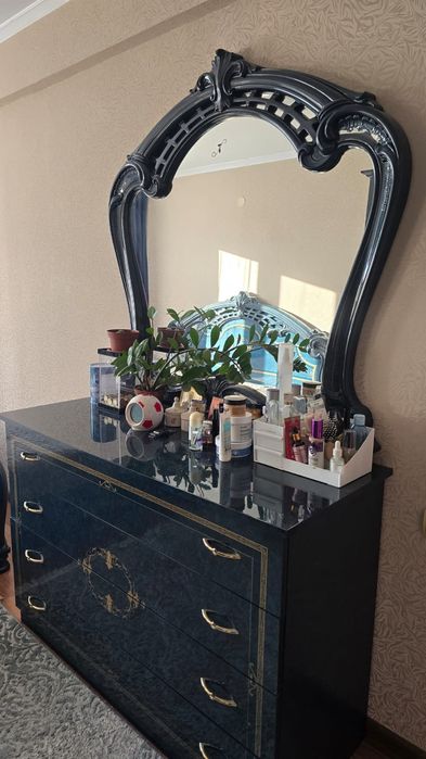 Продается спальный гарнитур