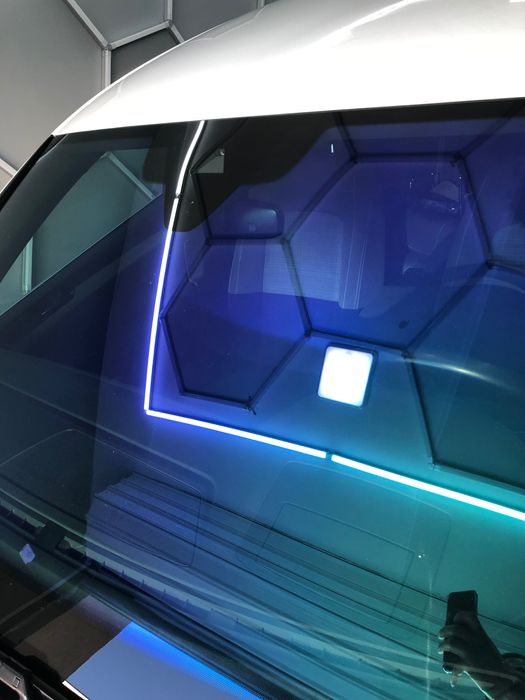 Затъмняване на автомобилни стъкла . PPF фолио на фарове , полиране