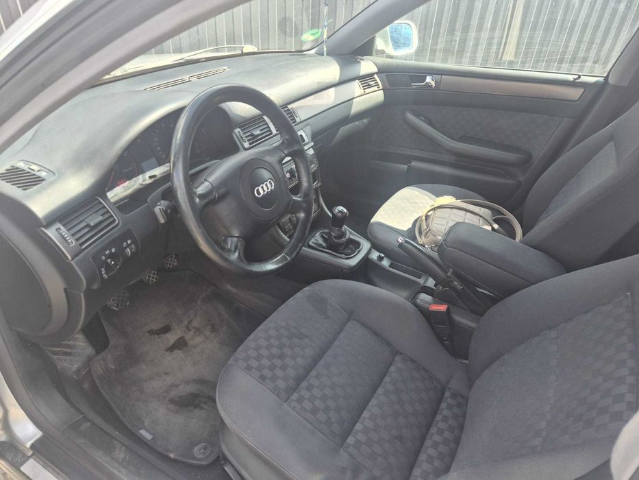 Vand audi a6 2.4  v6 benzina din 2001