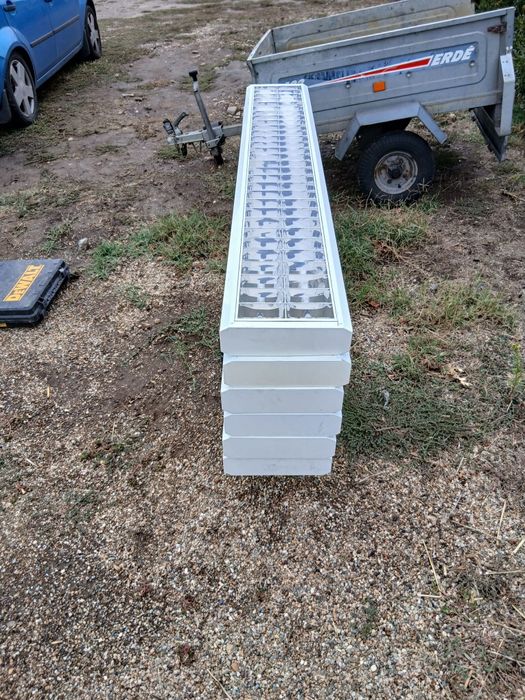 Plafoniere metalice pentru iluminat rezidential sau industrial