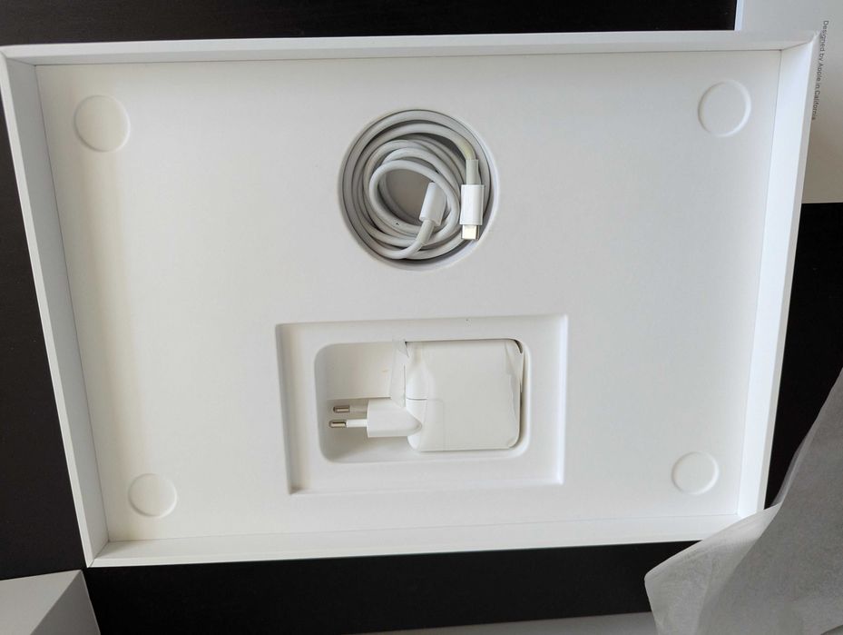 Apple Macbook Air 13" M1 8GB RAM / 256GB