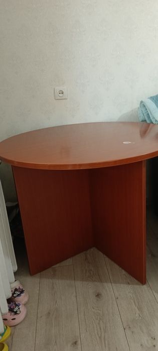 Продам удобный стол для дома