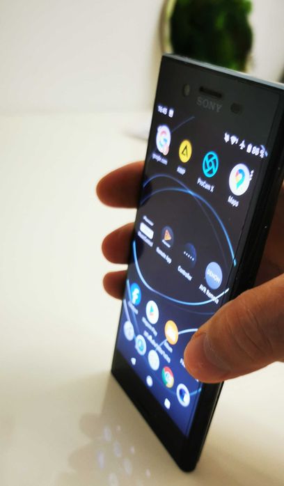 Vand Sony Xperia XZ Premium pentru audiofili, baterie usor umflata