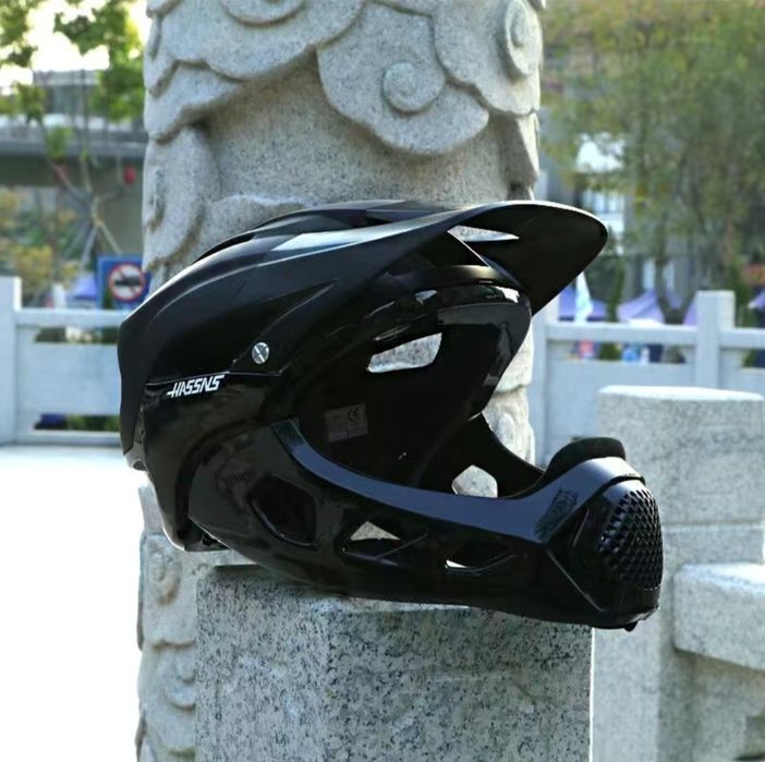 Шлем со съемным подбородком HASSNS