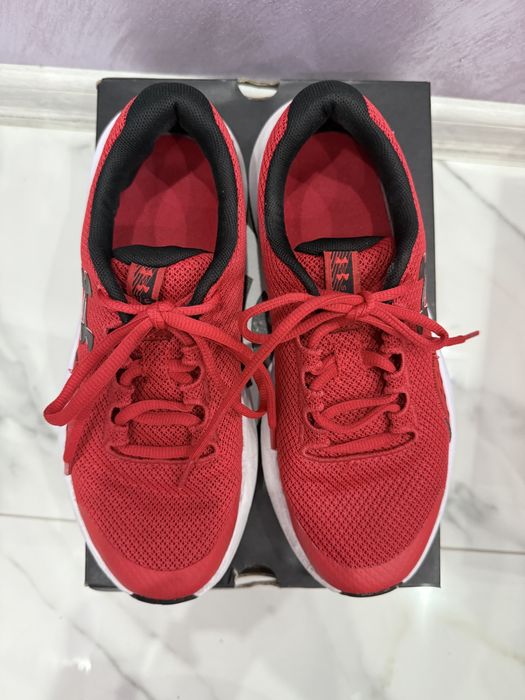 Маратонки Uder Atmour