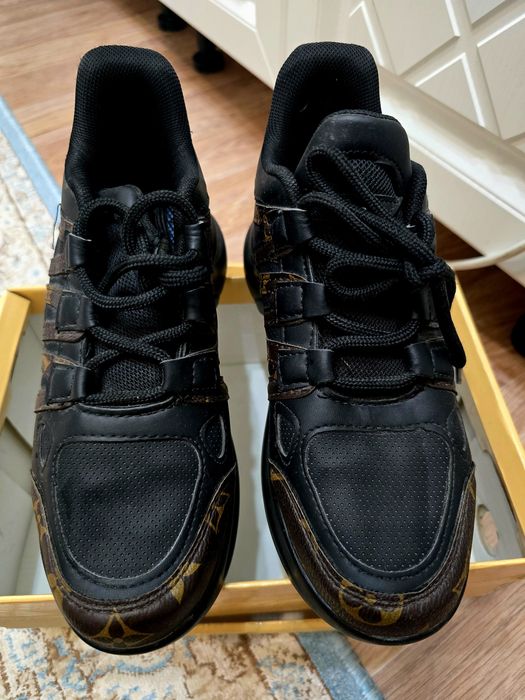 Кроссовки женские