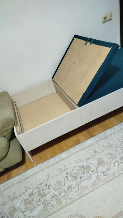 Кровать односпальные, б/у, почти новая