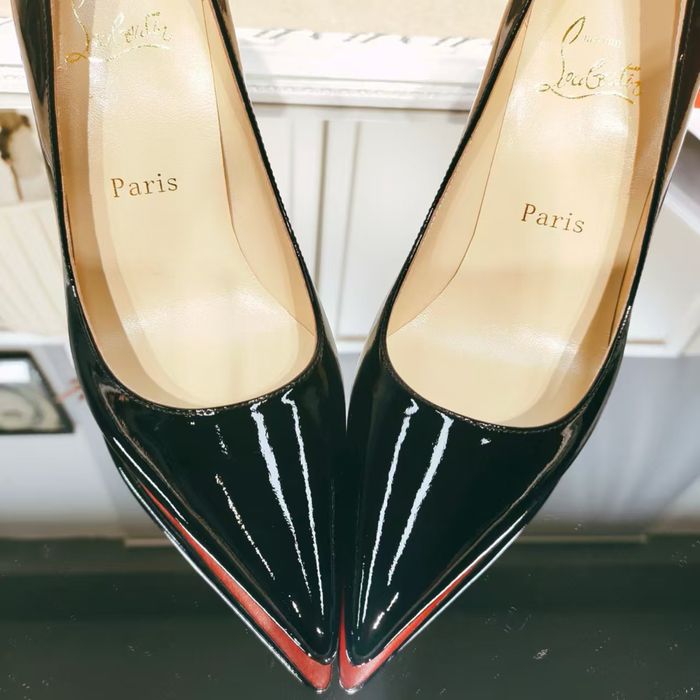 Christian Louboutini  Red bottom токчета