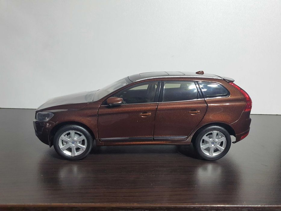 Умален модел VOLVO XC60 мащаб 1:18 Volvo dfdfhh