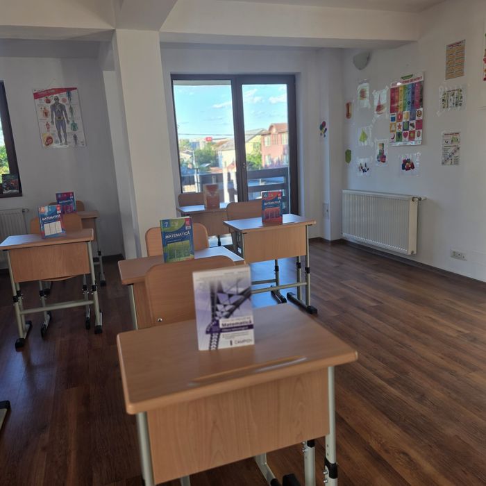 Închiriez spațiu pentru cursuri, evenimente, meditații, conferințe, sală 65 m2. Zona Cap. Petre Costescu, lângă Liceul Dacia . Preț 100 lei/ oră