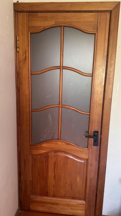 Двери деревяные 8 штук