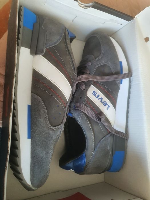 Papuci levis adidasi