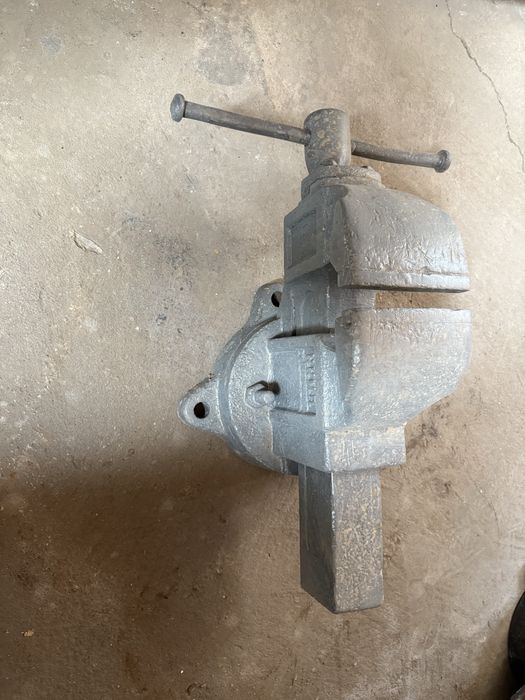 Продам Срочно Тиски