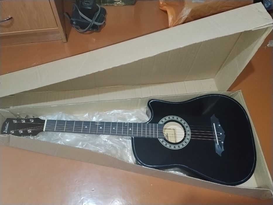 Гитара новая настроенная