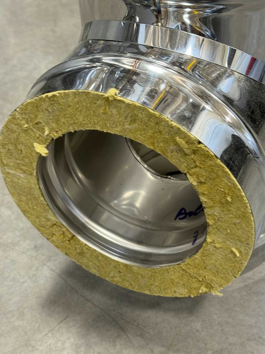 Cos de fum inox izolat