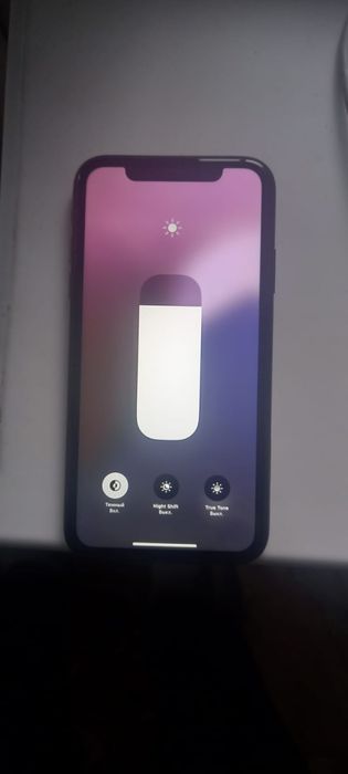 продам iPhone XR в ИДЕАЛе 1-