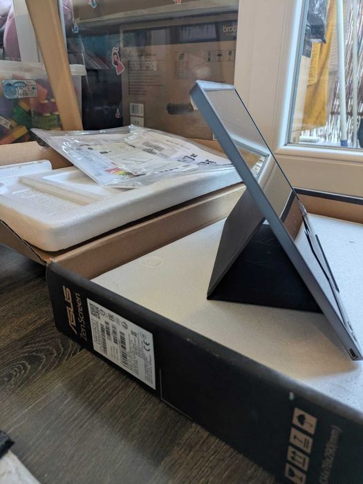 Monitor Portabil ASUS ZenScreen 15.6" FullHD (USB-C) - Stare ca Nou