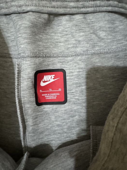 Оригинални панталони nike tech fleece