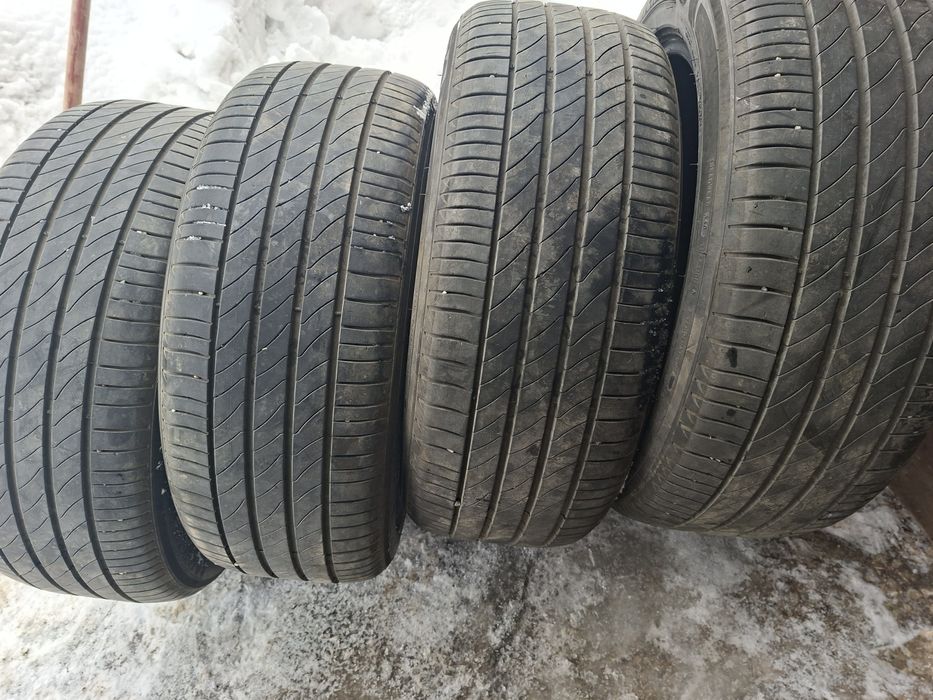 Продам шины. 215/55/17 мишелин