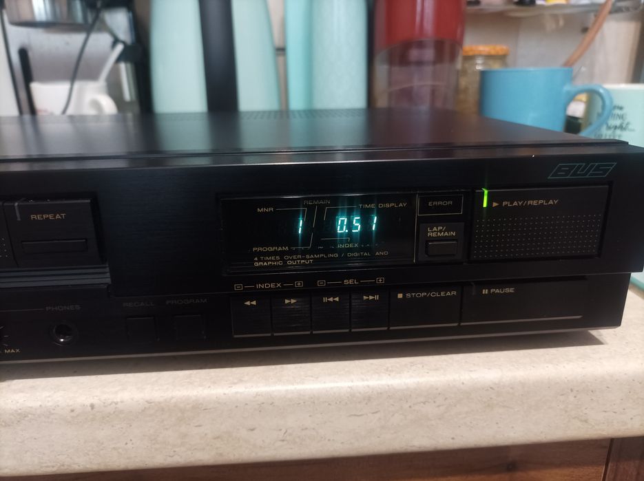 Продавам CD player Marantz CD 65