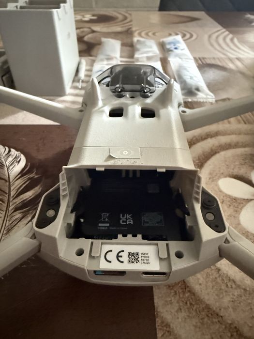 Dron DJI 3  с карта памет 256Гб Like a new
