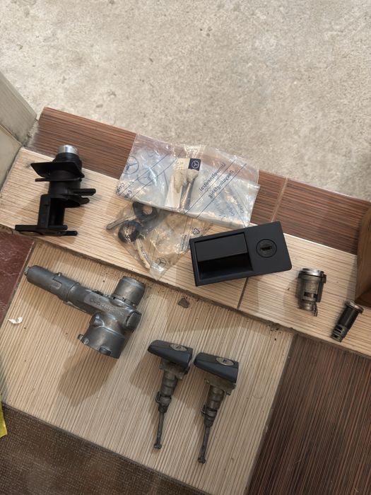 Контактен ключ + заключване Mercedes W124 Coupe (1987)