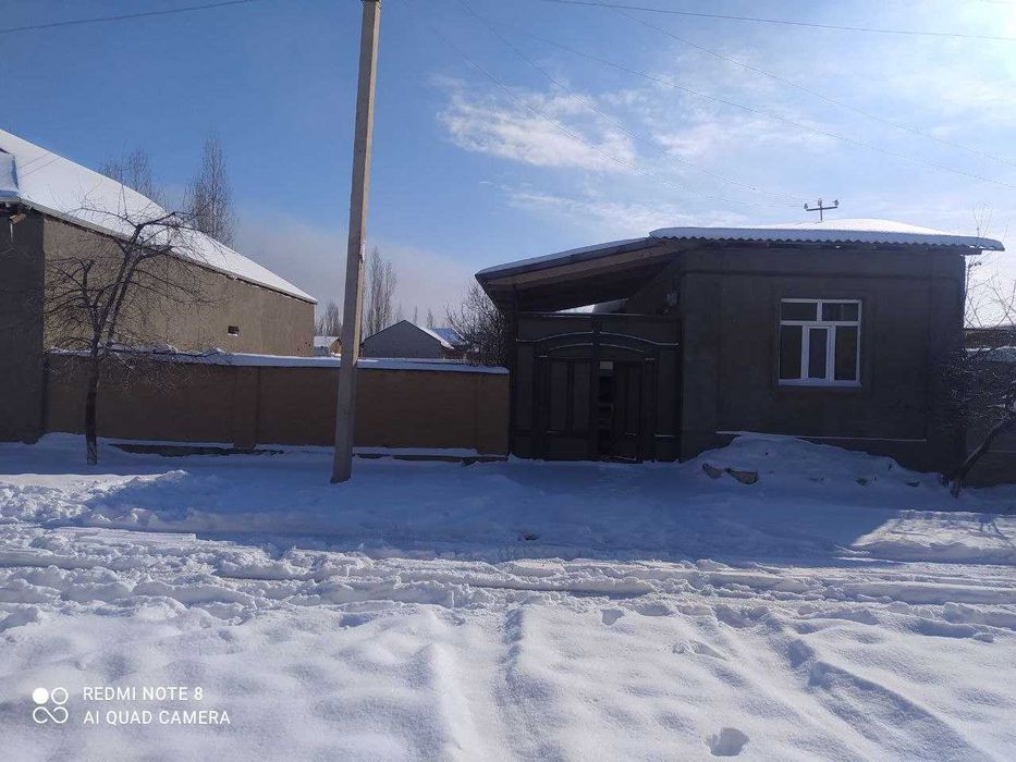 Uy sotiladi srochna !!!