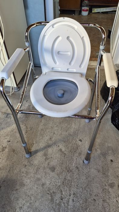 Scaun cu WC de camera, pliabil.
